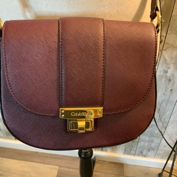 Hard sided Calvin Klein cross shoulder bag. Like new condition. - Picture 2 of 6